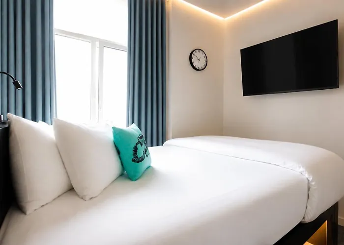 Rezz Temple Bar, Dublin Hotel